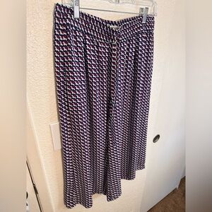 Geometric Print Wide Leg Capri Pants in Navy, White & Burgundy. Size Large